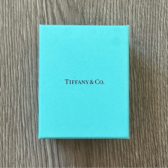 Tiffany & Co. Jewelry - Tiffany Box (BB34)